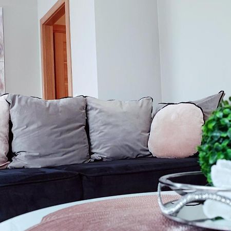 Cosmopolitan Apartament Z Bezplatnym, Prywatnym Parkingiem W Hali Garazowej Thorn Exterior foto