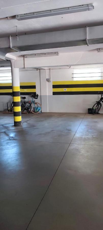 Cosmopolitan Apartament Z Bezplatnym, Prywatnym Parkingiem W Hali Garazowej Thorn Exterior foto