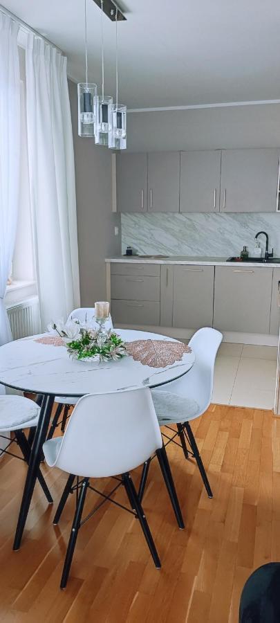 Cosmopolitan Apartament Z Bezplatnym, Prywatnym Parkingiem W Hali Garazowej Thorn Exterior foto